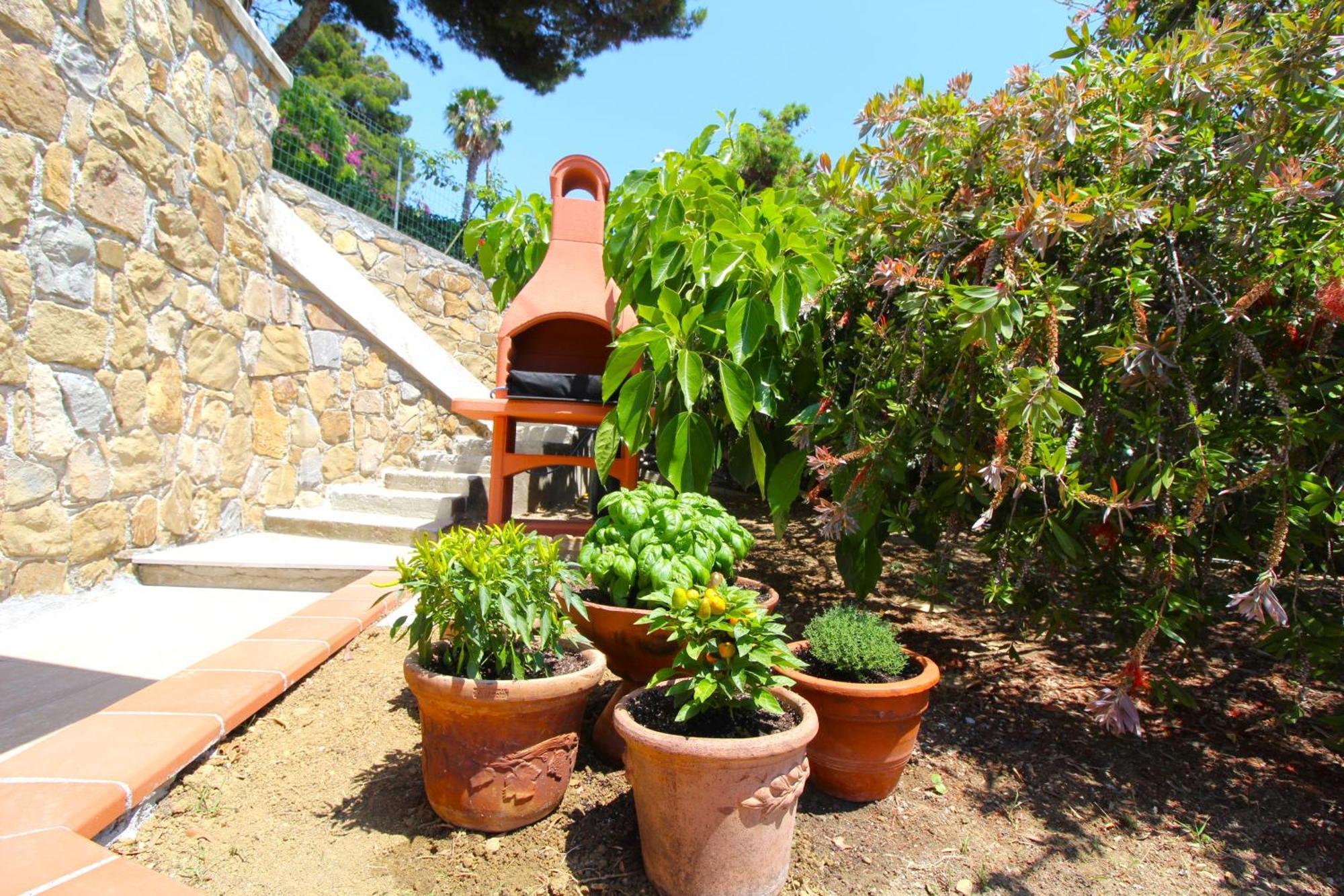 La Pace, Il Sole, Il Mare - Sanremo Casa Indipendente Vista Mare, Posto Auto Privato, Ampio Spazio Esterno Attrezzato, A Pochi Minuti Dalle Spiagge Zewnętrze zdjęcie
